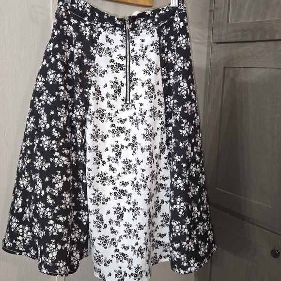 ***Two Toned Floral Skirt - Picture 2 of 4